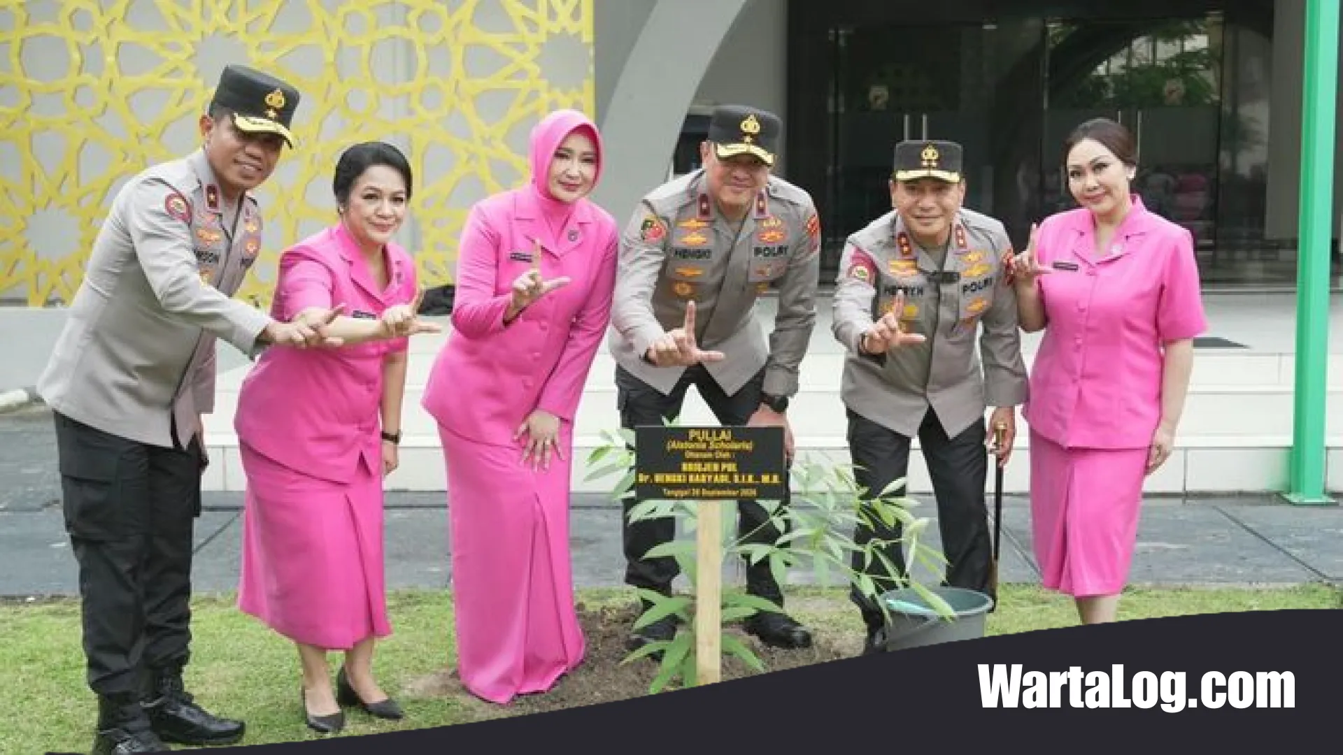 Semangat Green Policing: Pesan Mendalam Kapolda Riau Saat Lepas Brigjen Hengki Haryadi ke Papua Barat Daya