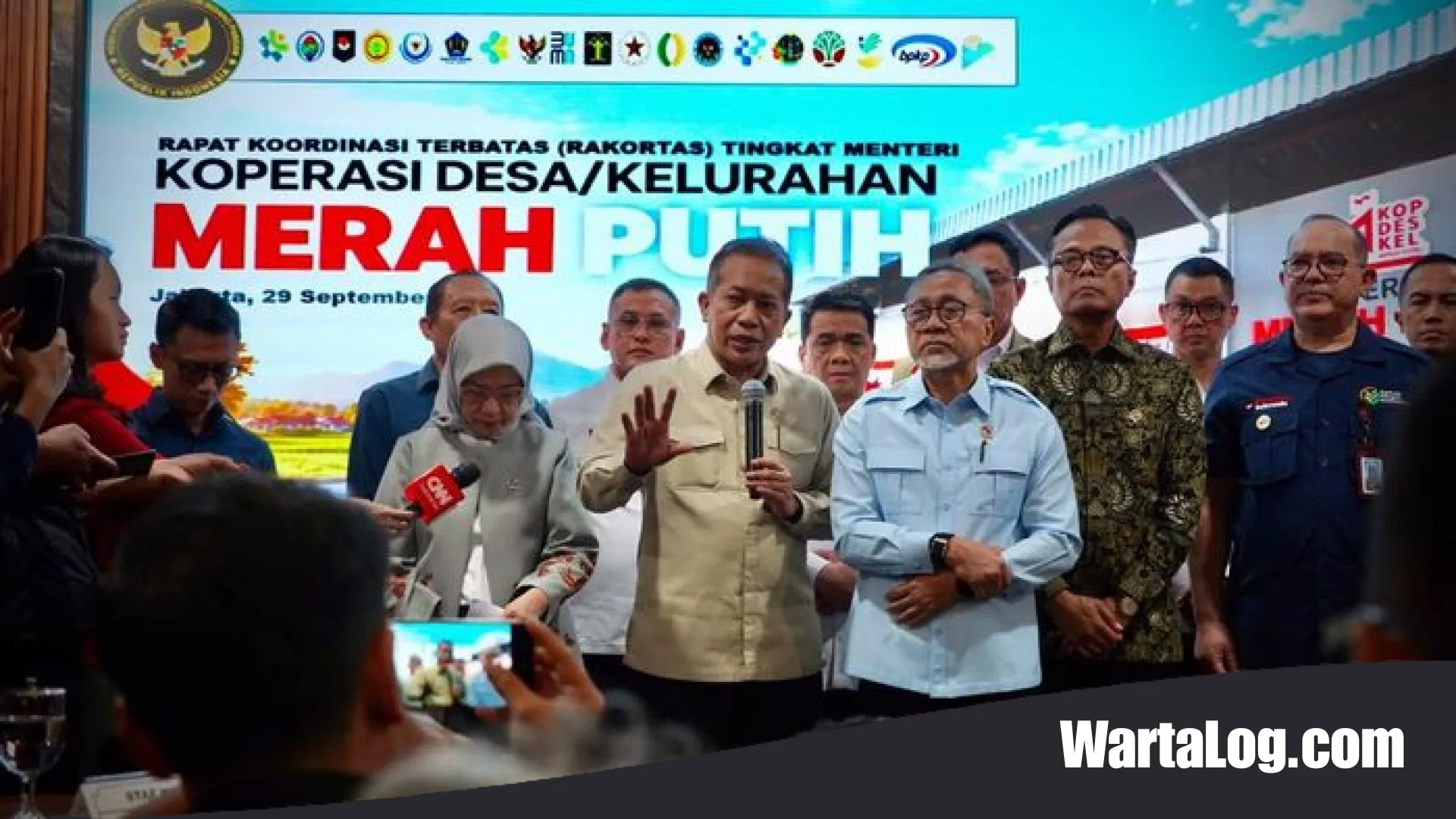 Strategi Pemerataan SDM Koperasi Merah Putih: Menkop Ferry Juliantono Pastikan Hak Manajer Terjamin