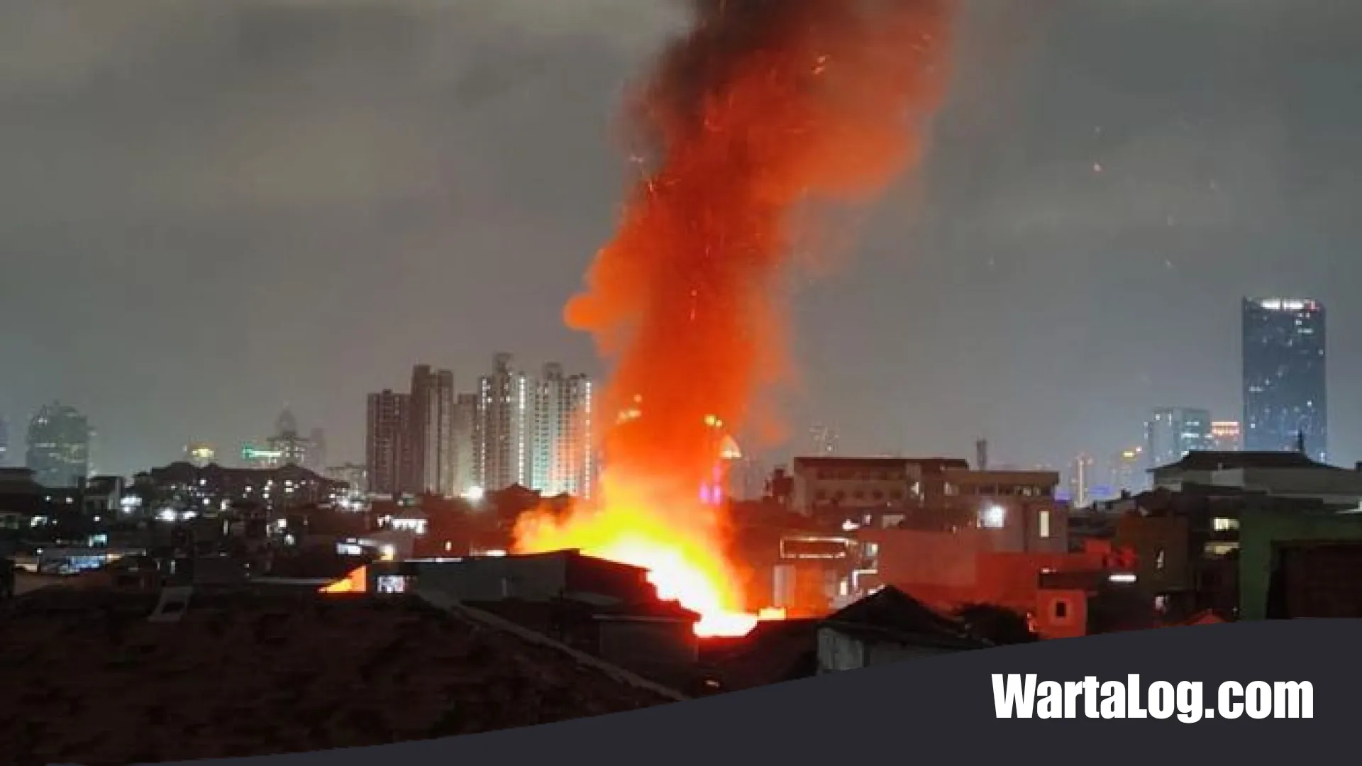 Dini Hari Membara: Kebakaran Hebat Hanguskan Permukiman Padat Petamburan 2 Tanah Abang