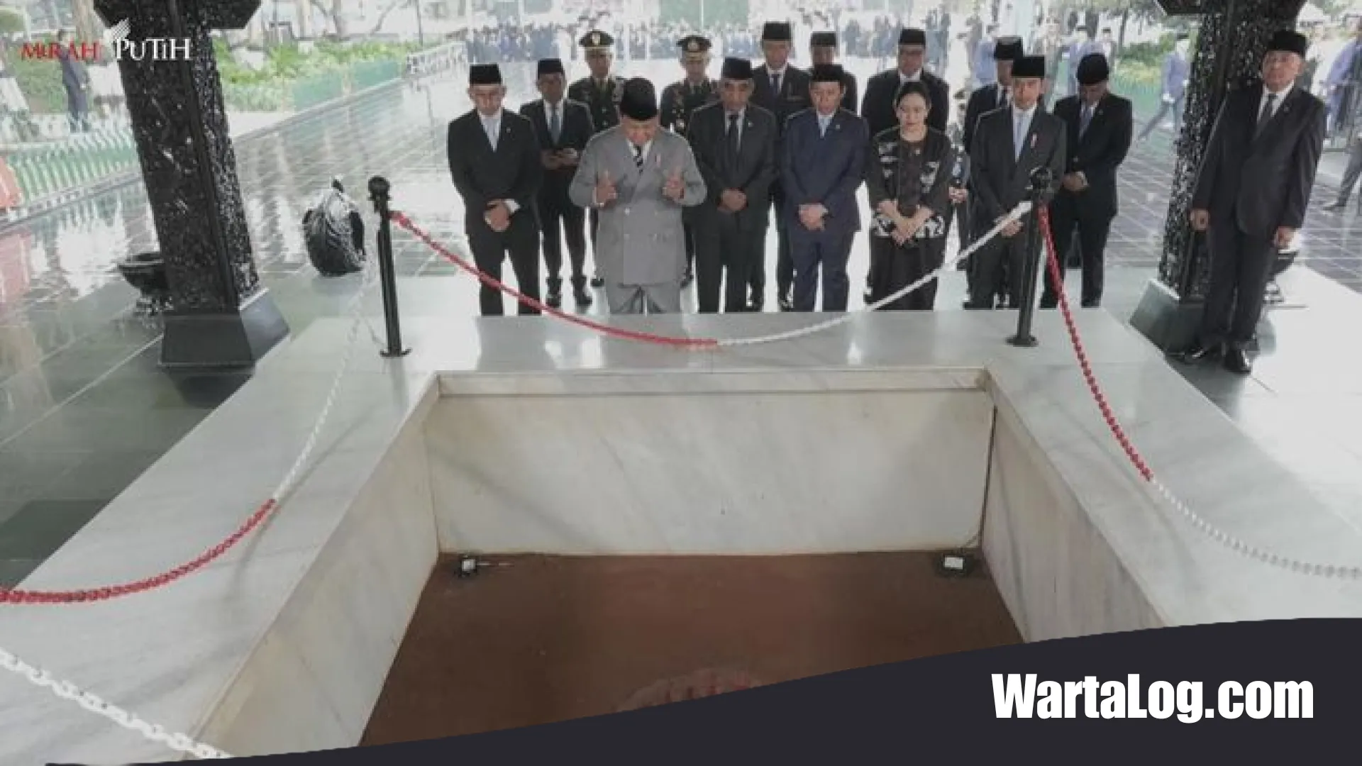 Momen Haru dan Khidmat: Presiden Prabowo, Gibran, dan Puan Maharani Menundukkan Kepala di Depan Sumur Maut Lubang Buaya
