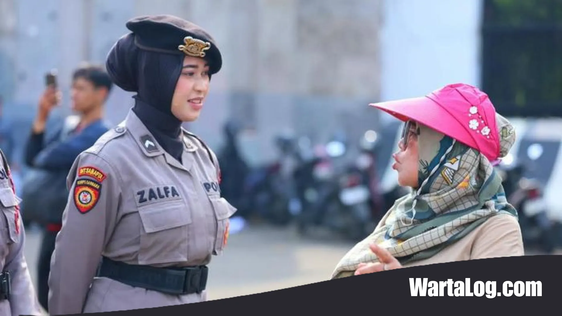 Wajah Sejuk Pengamanan Jakarta: Senyum Polwan Sambut Hangat Para Pejuang Aspirasi di Titik Vital Ibu Kota