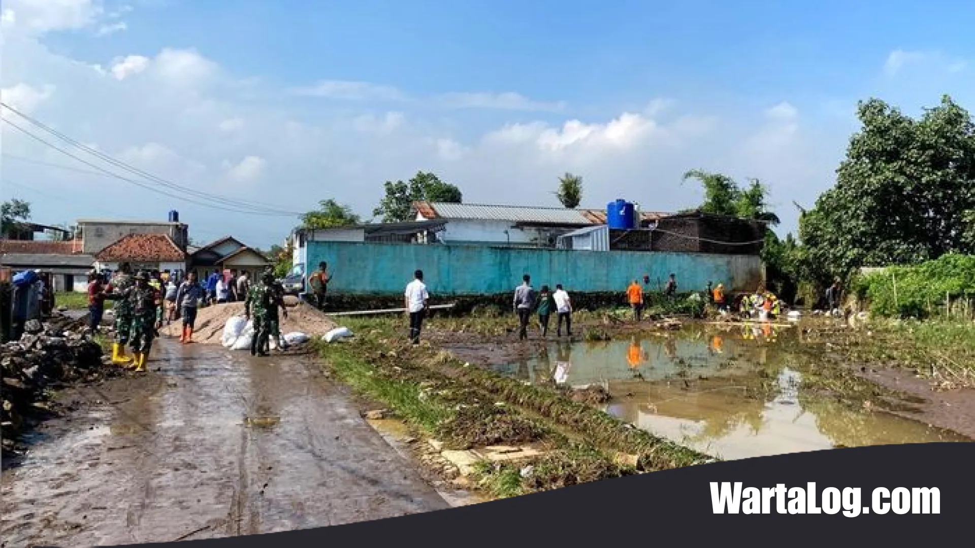 Aksi Cepat Penanganan Tanggul Jebol Sungai Cisunggalah, Jalur Majalaya Kembali Dipulihkan