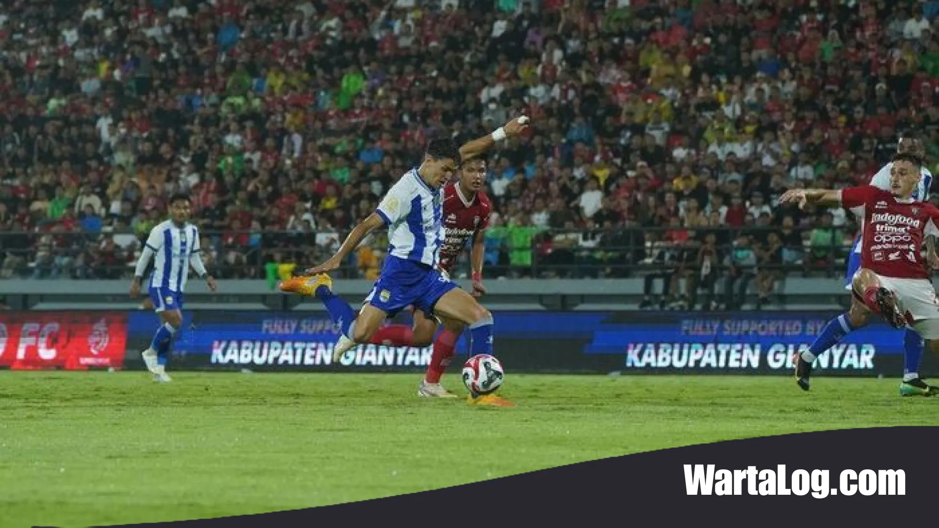 Duel Panas di GBLA: Persib Bandung Bertekad Jauhi Kejaran Rival Saat Jamu Bali United