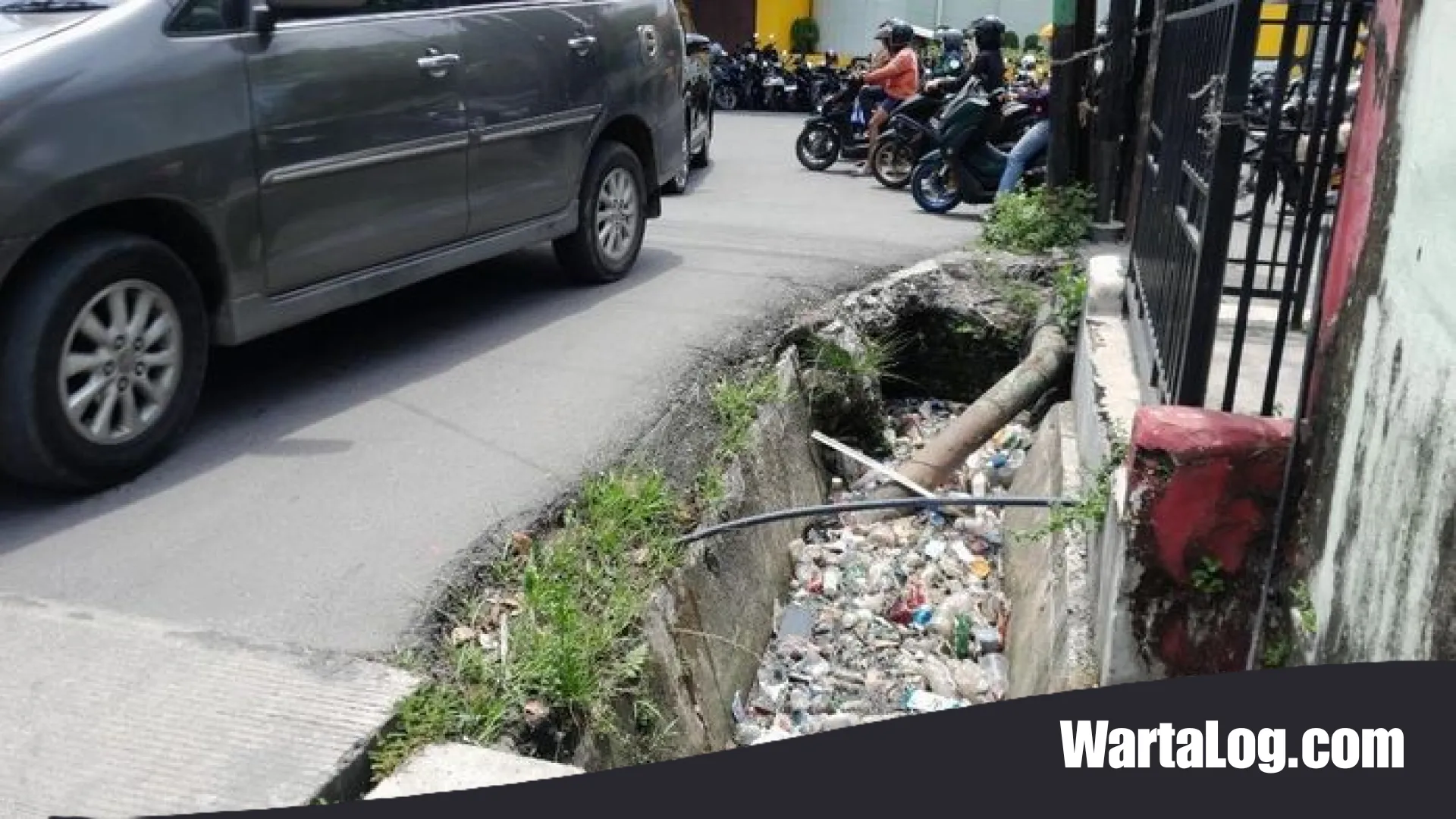 Ironi Sampah Menumpuk di Drainase Jalan Gurilla Medan, Lokasi Tak Jauh dari Rumah Wakil Wali Kota