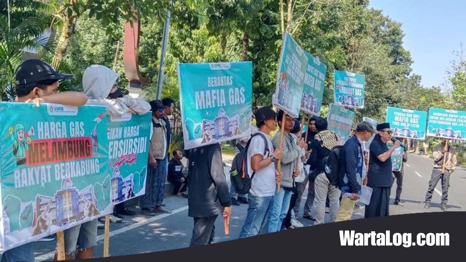 Jeritan Warga Lombok Timur Hadapi Kelangkaan Gas Melon: Massa GEMPUR Desak Tindakan Tegas Mafia Elpiji