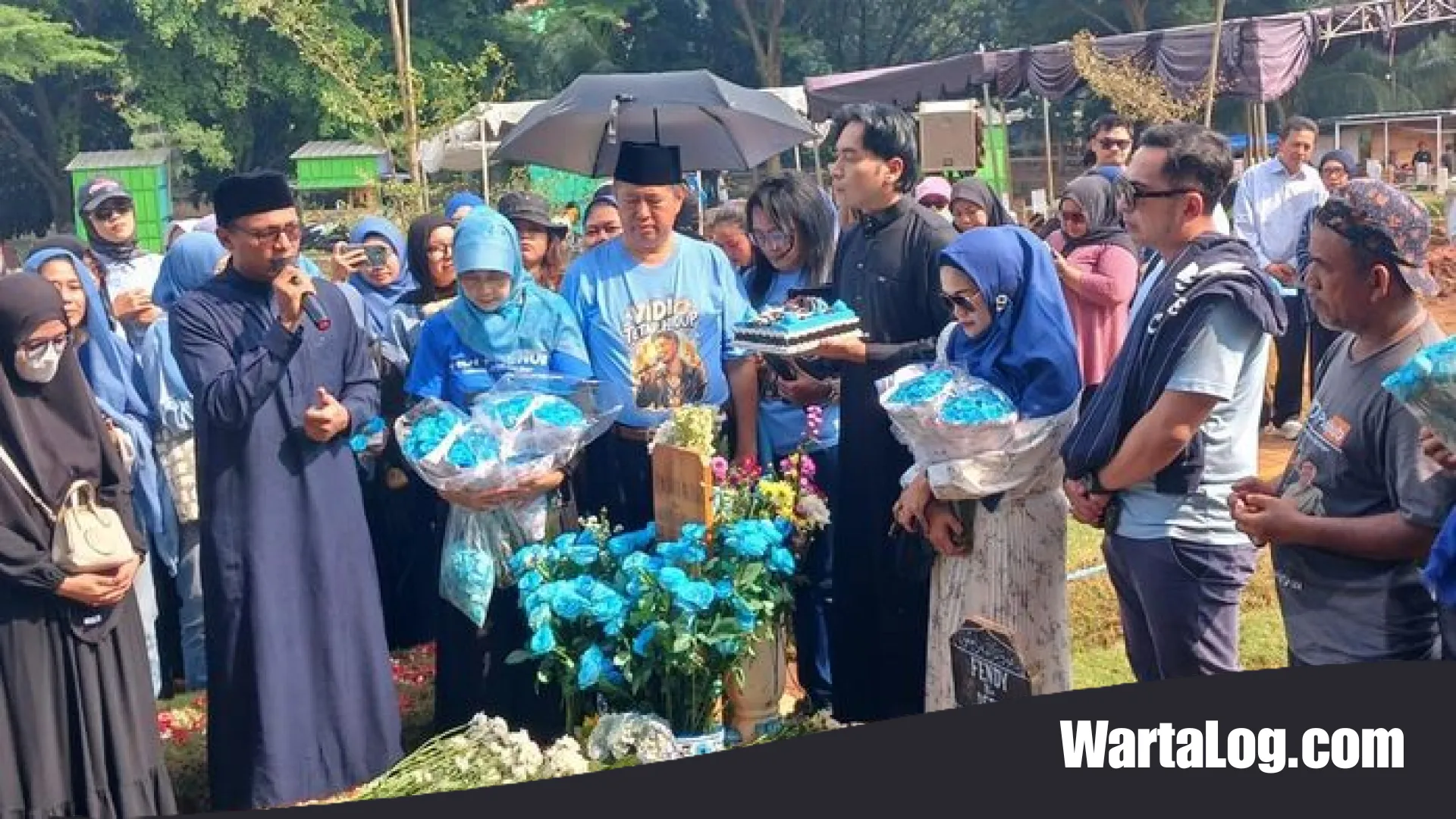 Makam Vidi Aldiano Terus Dipadati Peziarah, Harry Kiss Sampaikan Pesan Haru