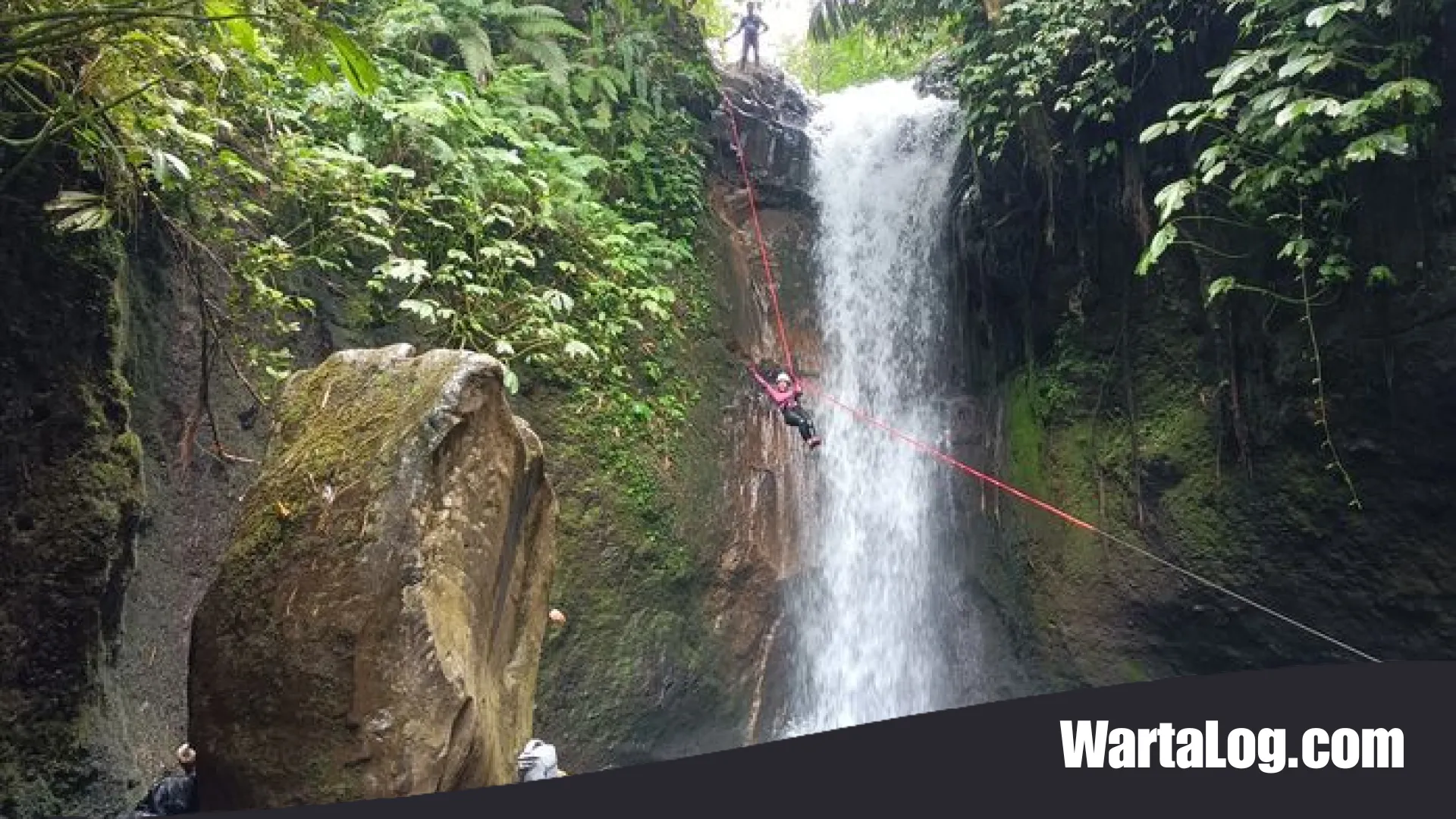 Menantang Adrenalin di Air Terjun Tibu Bunter: Destinasi Rappelling Hits di Lombok Timur