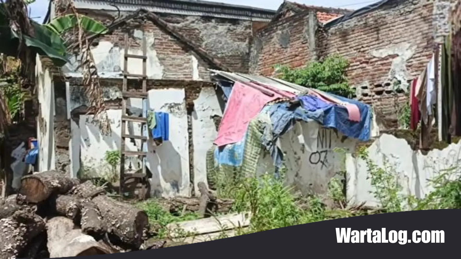 Menelusuri Jejak Nestapa Taryadi, Sosok Pengangkut Sampah di Jatibarang yang Bertahan Hidup di Rumah Roboh