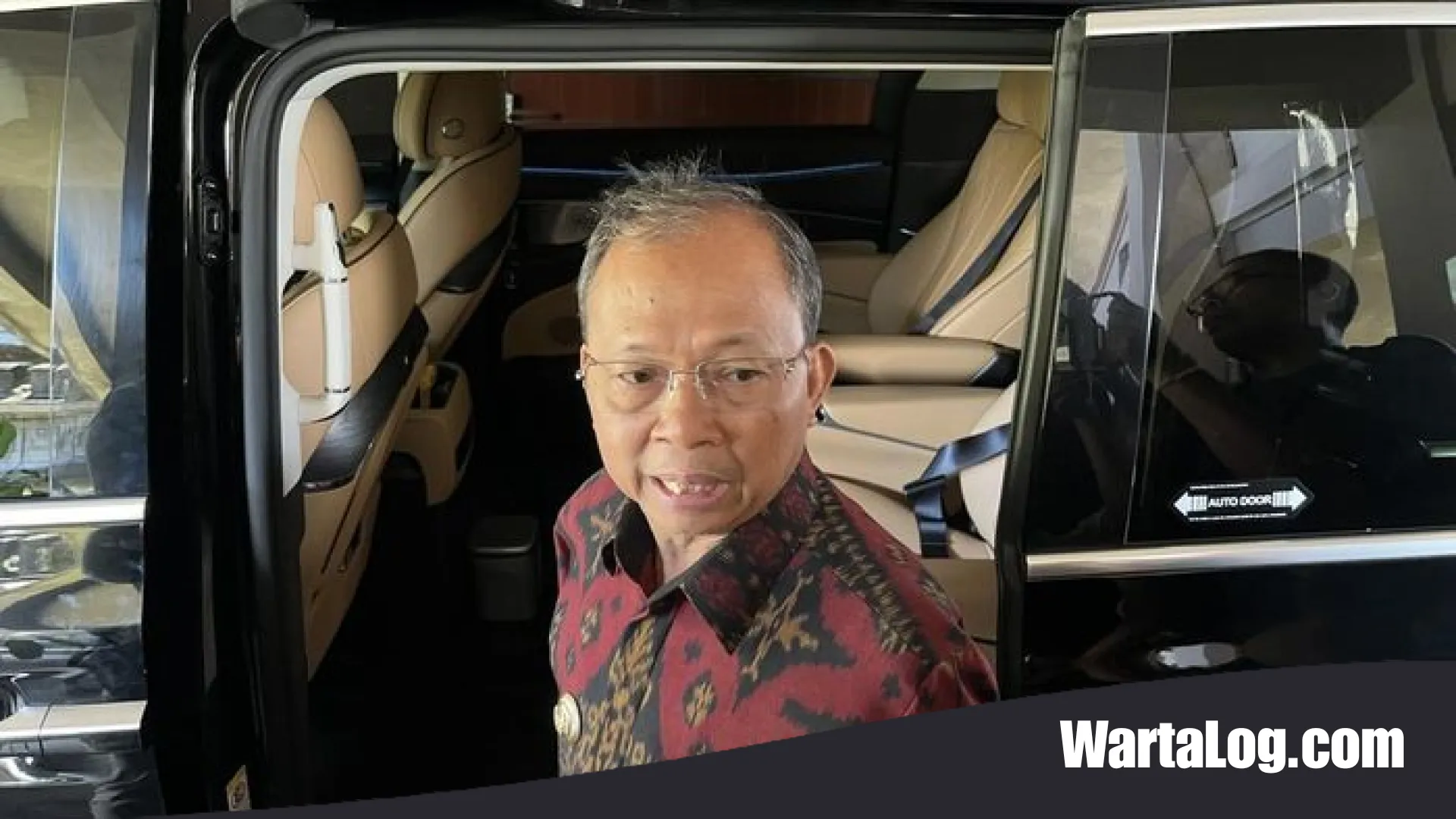 Polemik Sampah Denpasar: Wayan Koster Bantah Isu TPST Overload dan Pastikan Distribusi ke Klungkung Aman