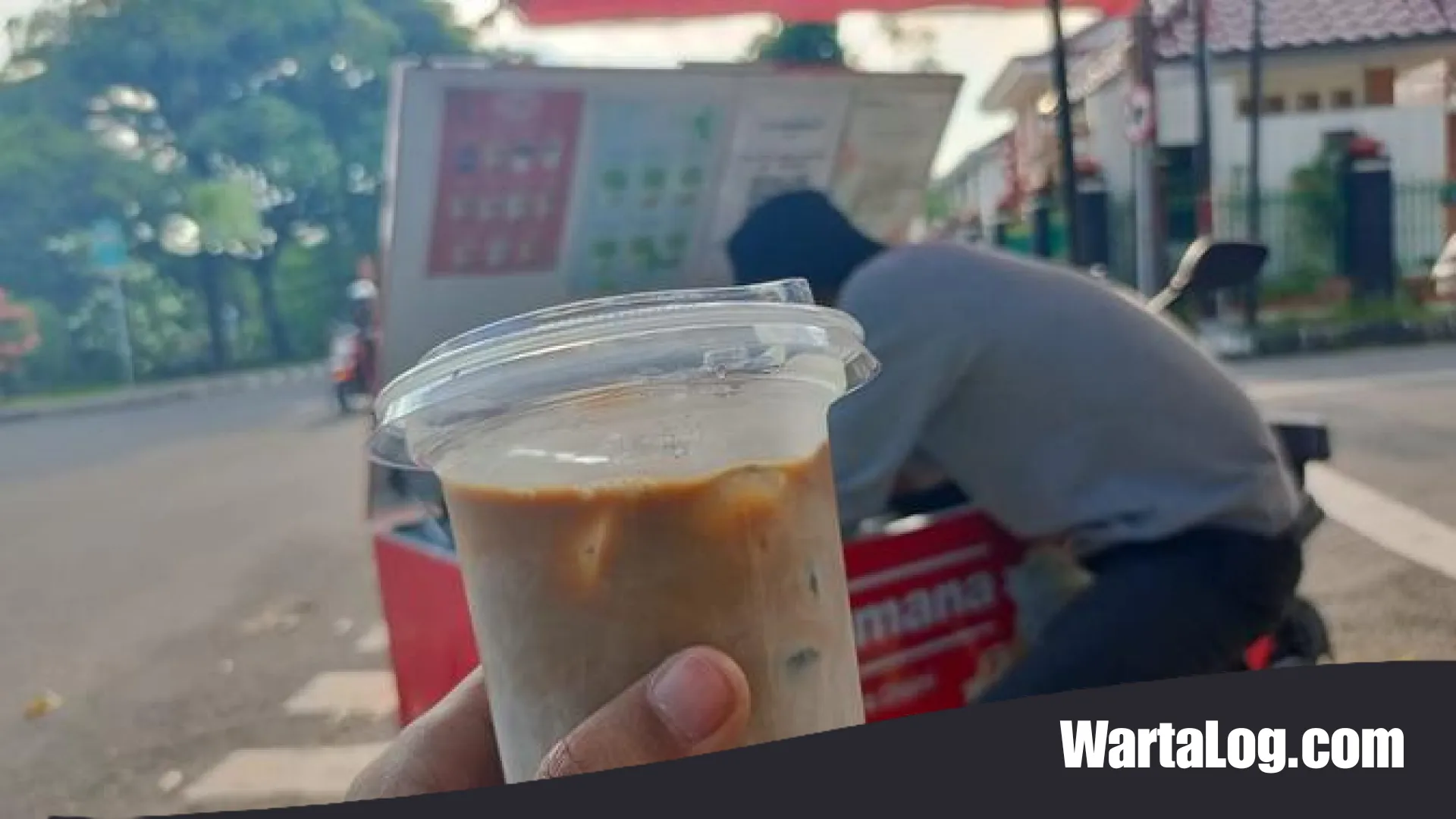 Strategi Jualan Kopi Kekinian Rp10 Ribu: Modal Minim, Omzet Jutaan, dan Rahasia Laku 150 Cup Sehari